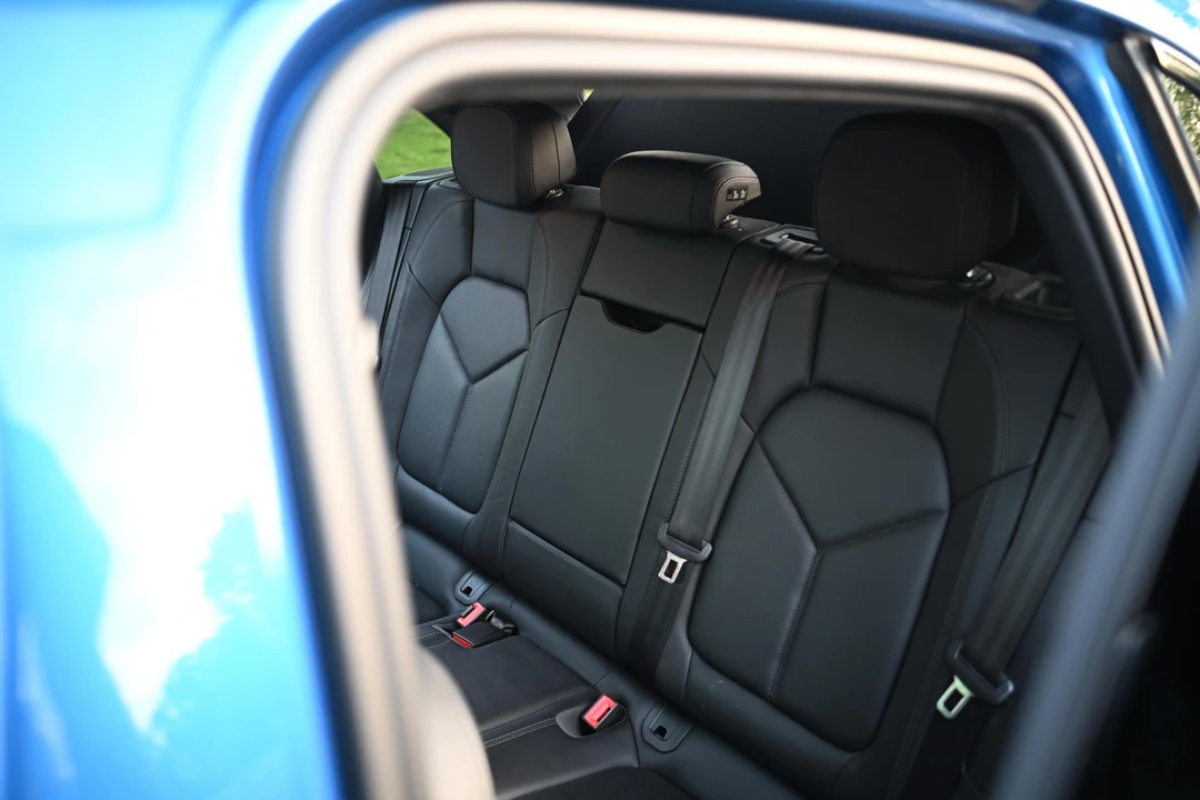 2016 Porsche Macan Turbo - Image 23 of 30