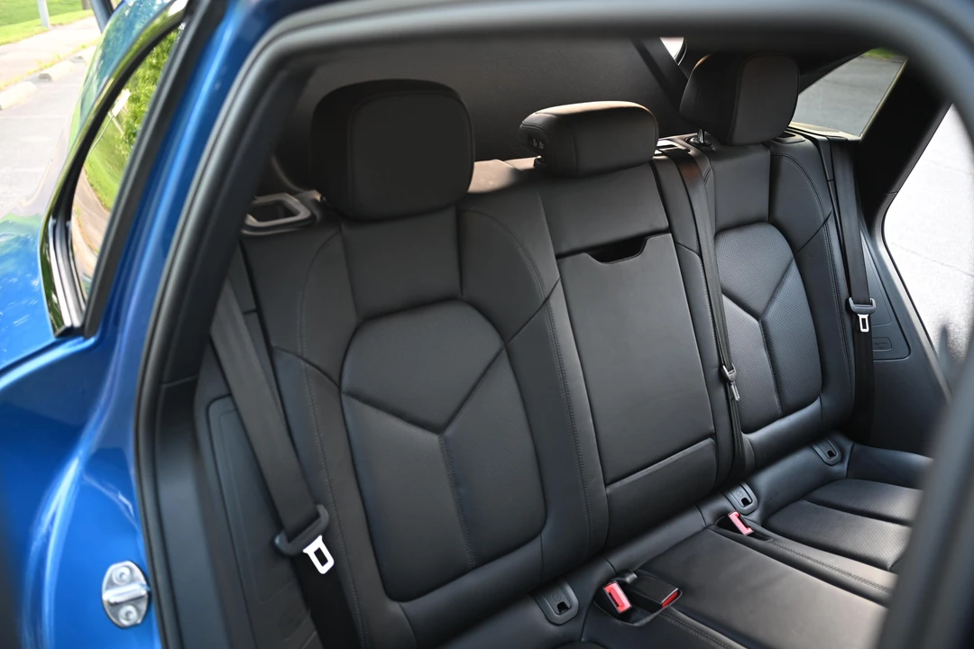 2016 Porsche Macan Turbo - Image 24 of 30