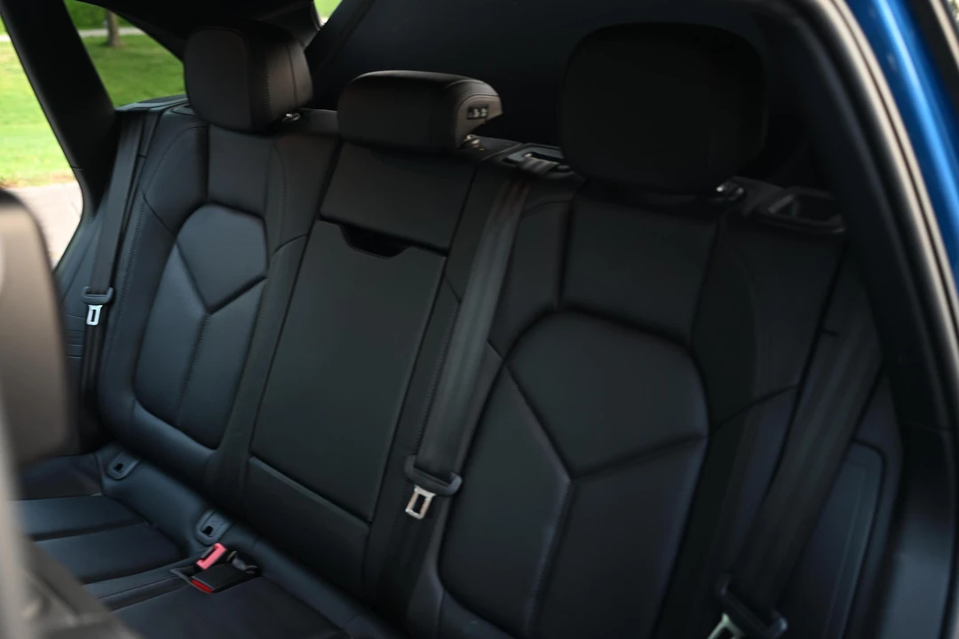 2016 Porsche Macan Turbo - Image 18 of 30