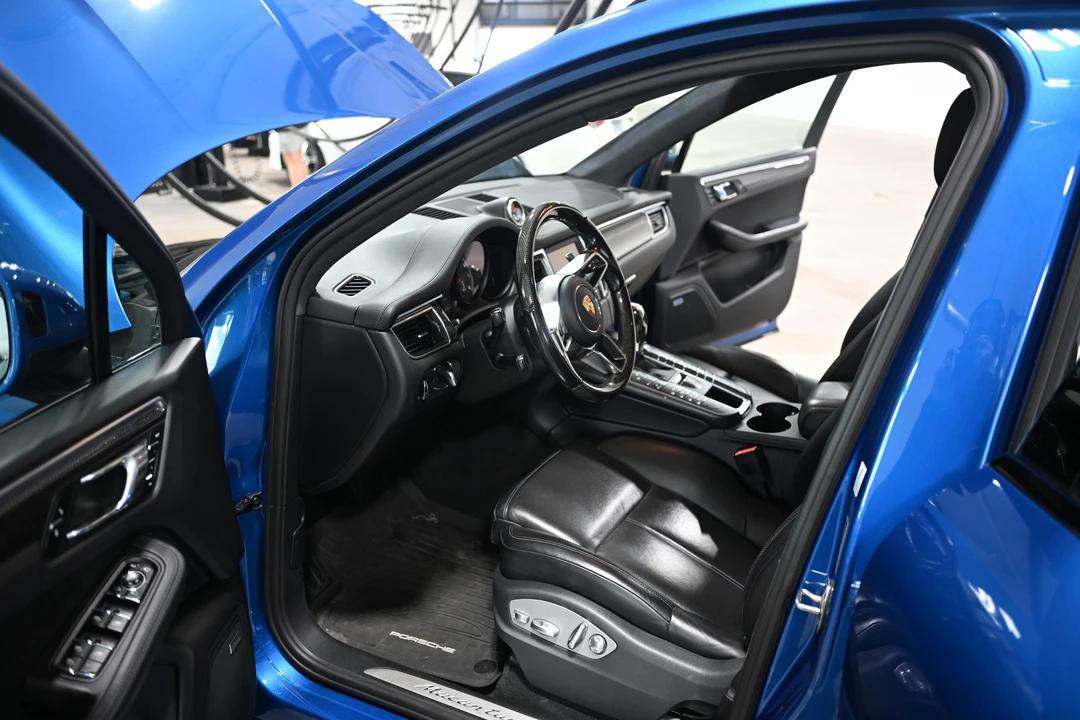 2016 Porsche Macan Turbo - Image 26 of 30