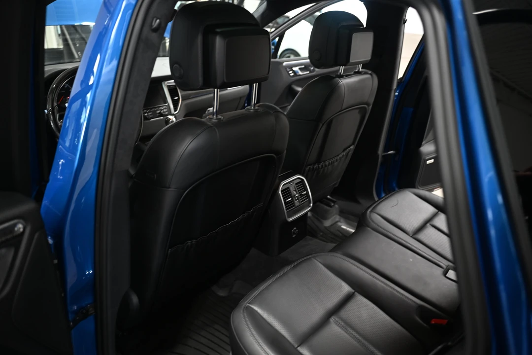 2016 Porsche Macan Turbo - Image 21 of 30