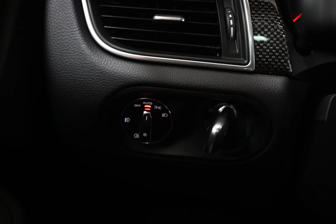 2016 Porsche Macan Turbo - Image 27 of 30