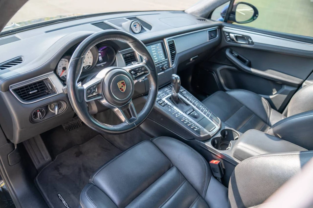 2016 Porsche Macan Turbo - Image 4 of 5