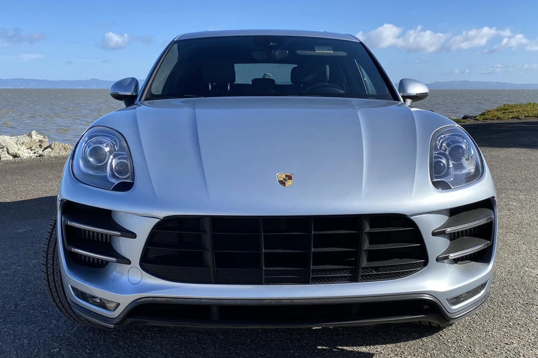2016 Porsche Macan Turbo - Image 2 of 31