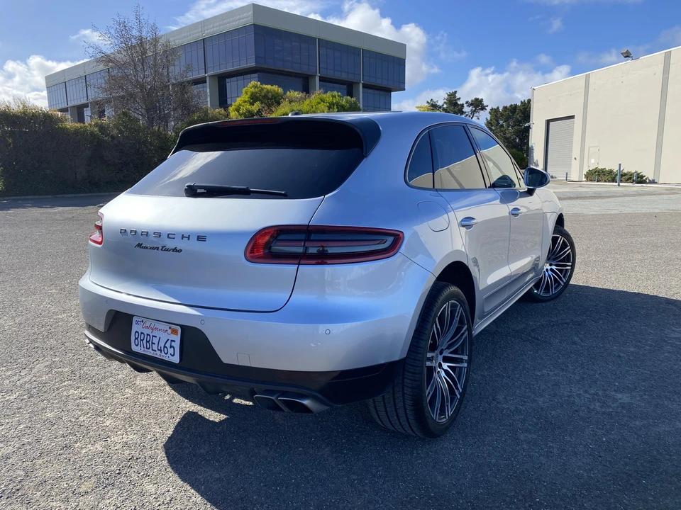 2016 Porsche Macan Turbo - Image 14 of 31
