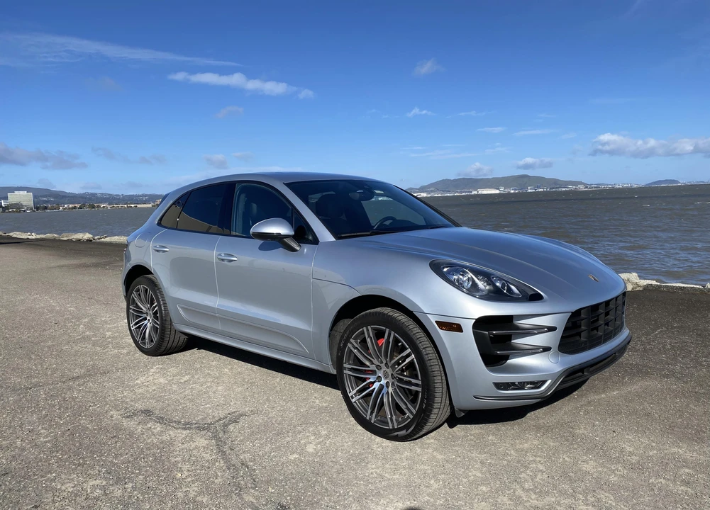 2016 Porsche Macan Turbo - Image 20 of 31