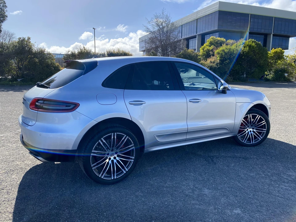 2016 Porsche Macan Turbo - Image 16 of 31