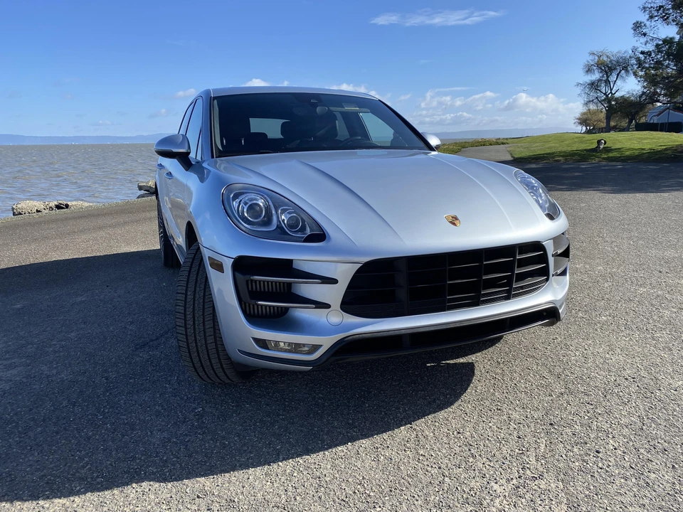 2016 Porsche Macan Turbo - Image 24 of 31