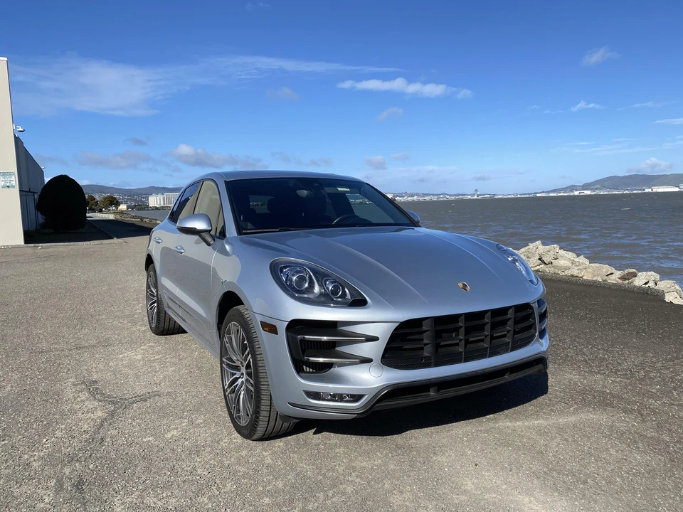 2016 Porsche Macan Turbo - Image 23 of 31