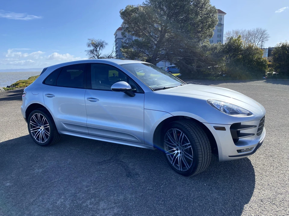 2016 Porsche Macan Turbo - Image 19 of 31
