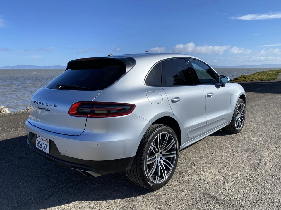 2016 Porsche Macan Turbo - Image 15 of 31
