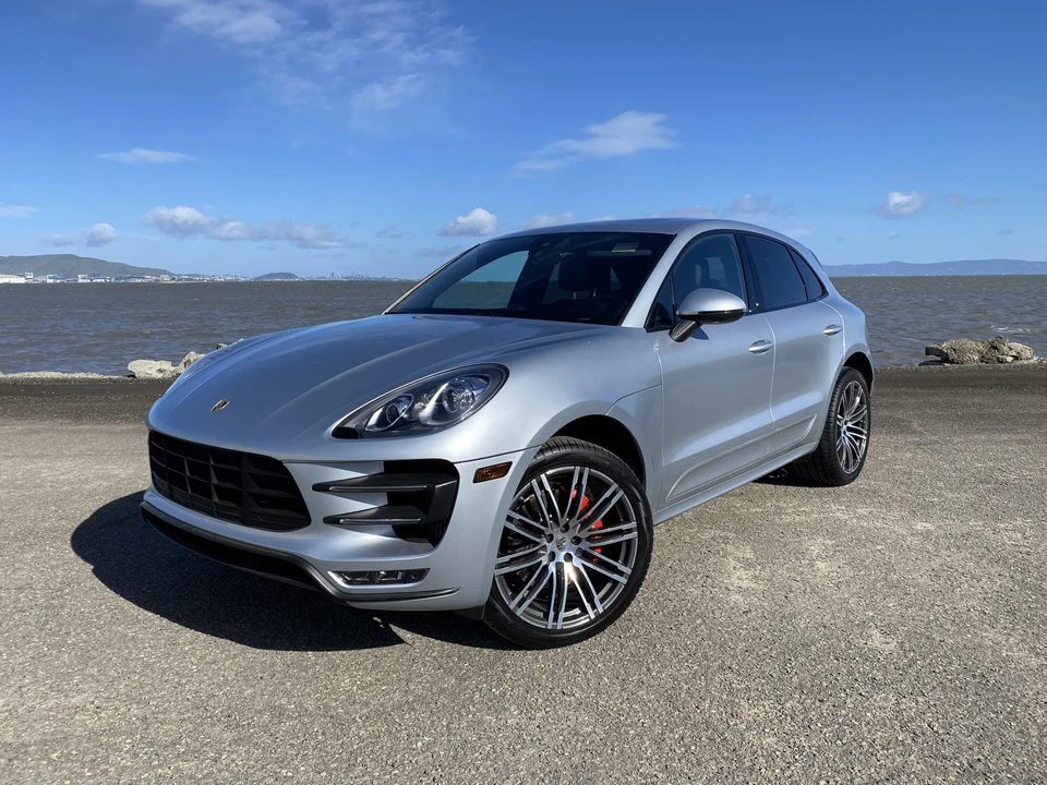 2016 Porsche Macan Turbo - Image 7 of 31