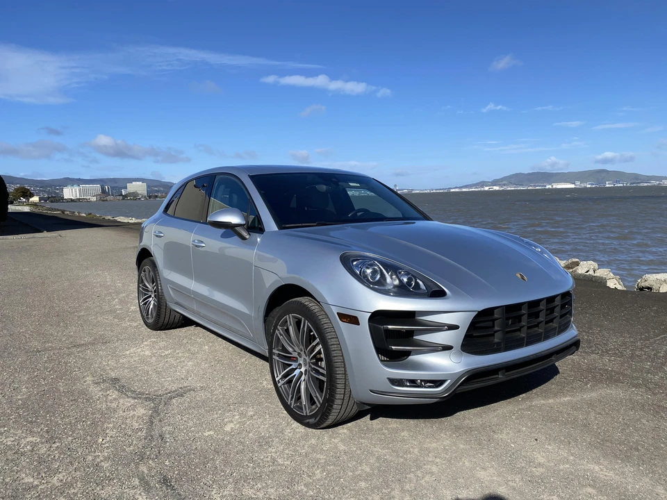 2016 Porsche Macan Turbo - Image 22 of 31