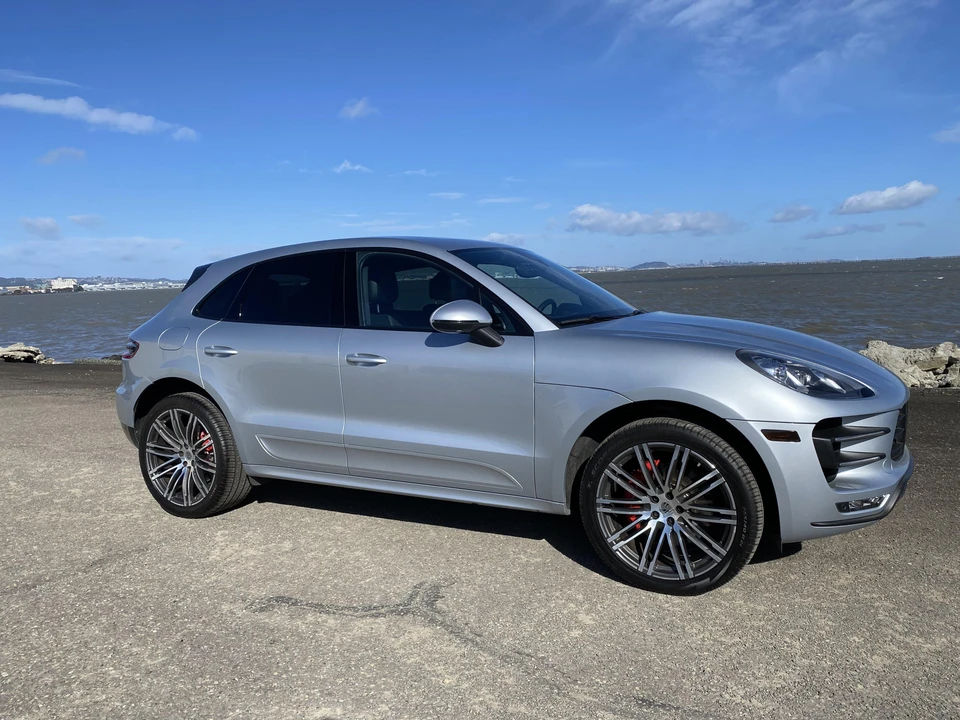 2016 Porsche Macan Turbo - Image 18 of 31