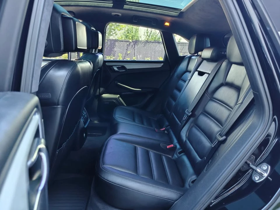2016 Porsche Macan Turbo - Image 13 of 20