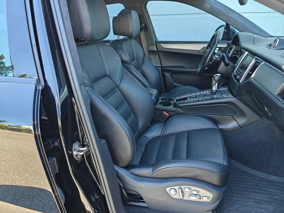 2016 Porsche Macan Turbo - Image 15 of 20