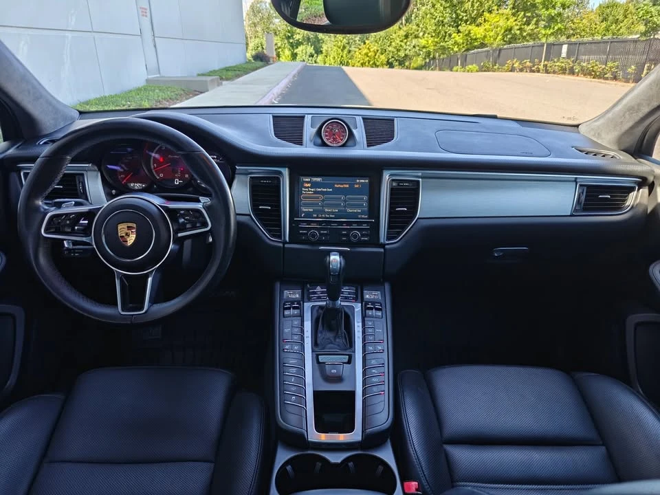 2016 Porsche Macan Turbo - Image 16 of 20