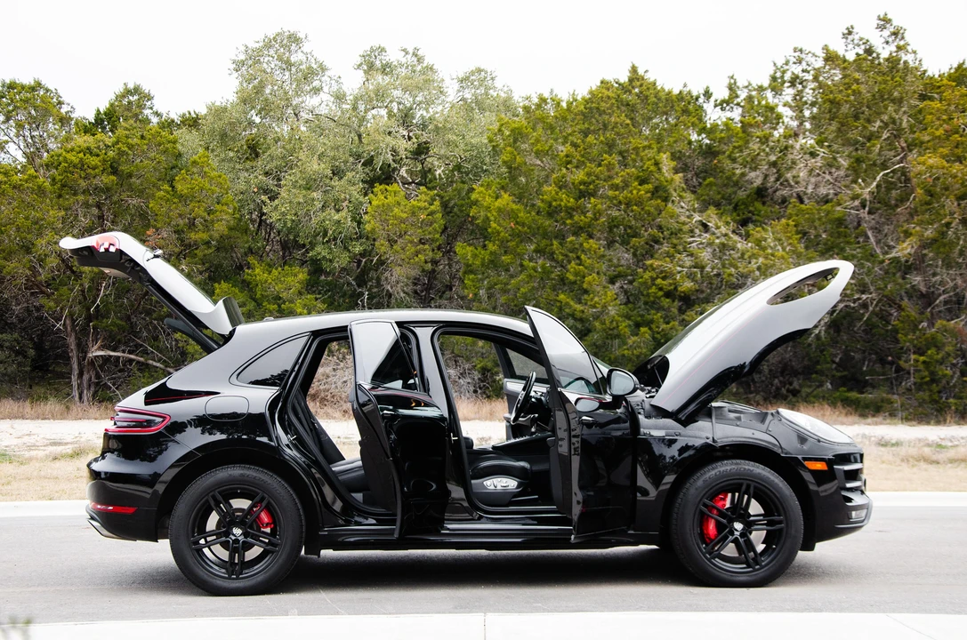 2016 Porsche Macan Turbo - Image 16 of 31