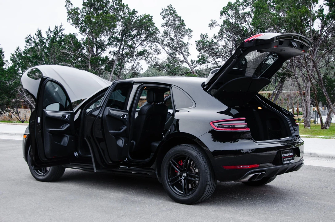 2016 Porsche Macan Turbo - Image 14 of 31