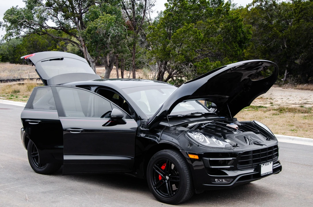 2016 Porsche Macan Turbo - Image 17 of 31