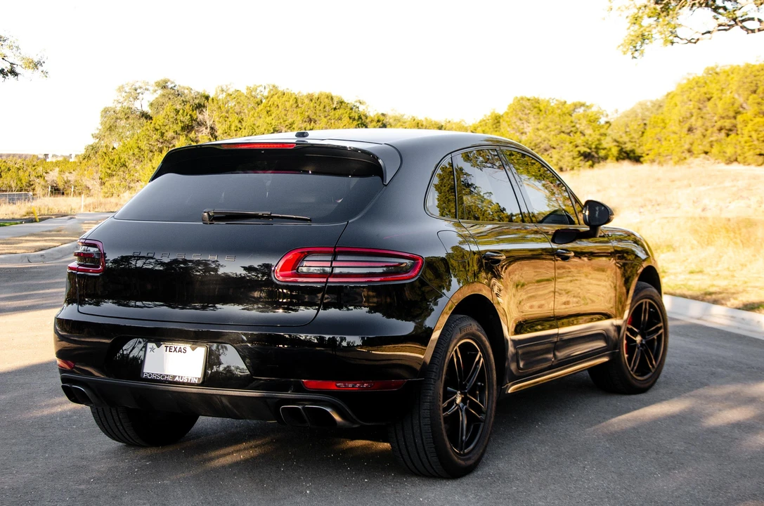 2016 Porsche Macan Turbo - Image 9 of 31
