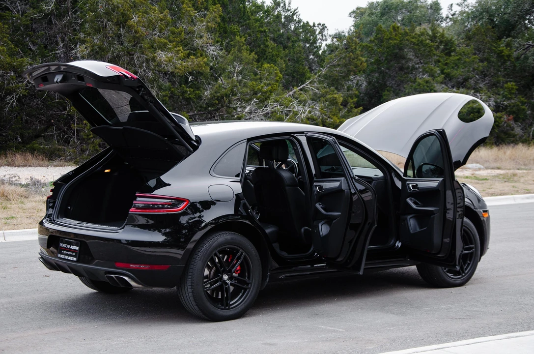 2016 Porsche Macan Turbo - Image 15 of 31