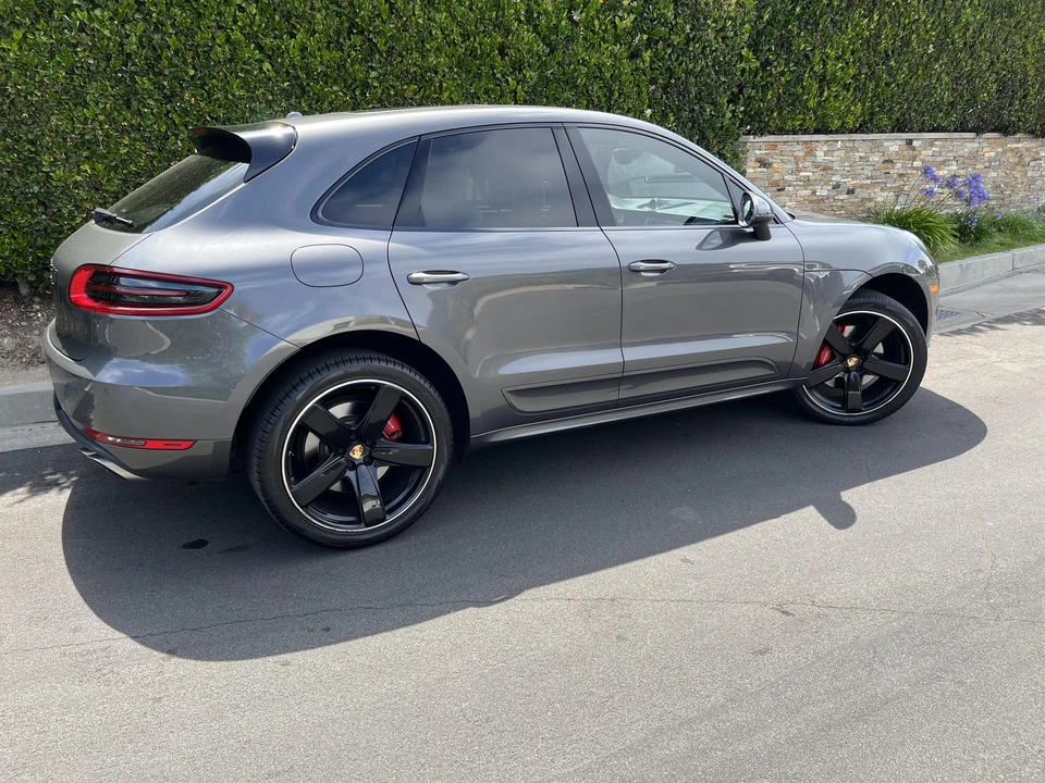 2016 Porsche Macan Turbo - Image 14 of 31