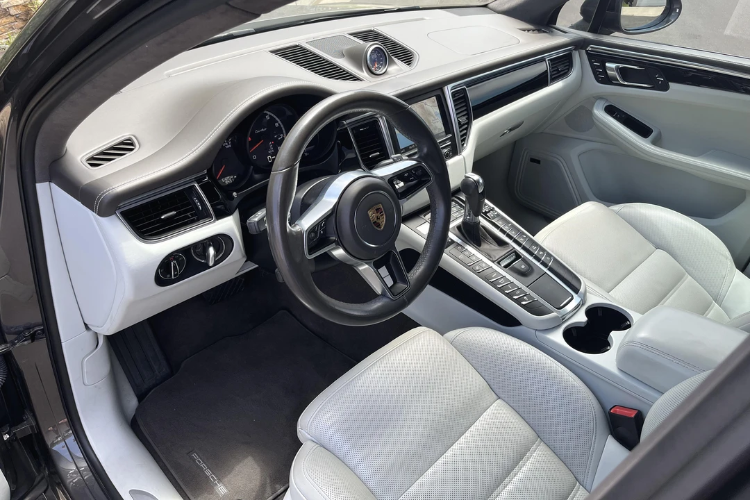 2016 Porsche Macan Turbo - Image 30 of 31
