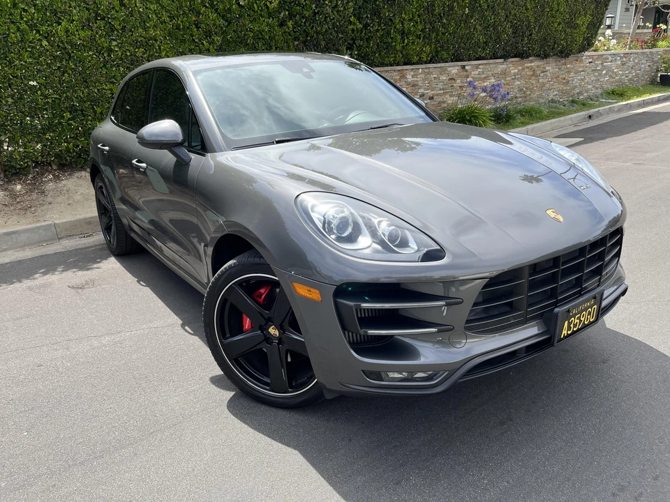 2016 Porsche Macan Turbo - Image 18 of 31