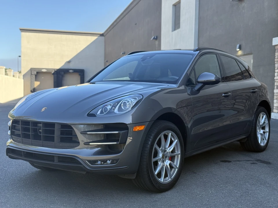 2016 Porsche Macan Turbo - Image 2 of 31