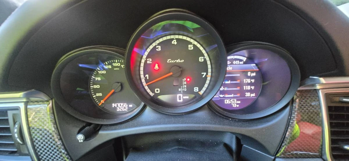 2016 Porsche Macan Turbo - Image 14 of 24