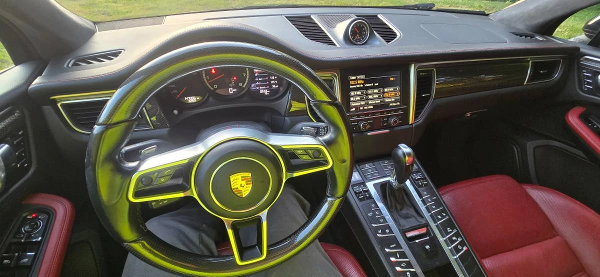 2016 Porsche Macan Turbo - Image 15 of 24