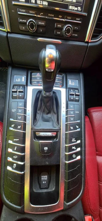 2016 Porsche Macan Turbo - Image 6 of 24