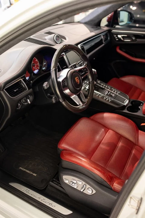 2016 Porsche Macan Turbo - Image 6 of 7