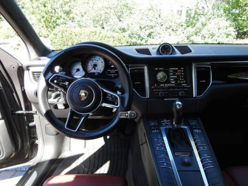 2016 Porsche Macan Turbo - Image 9 of 12