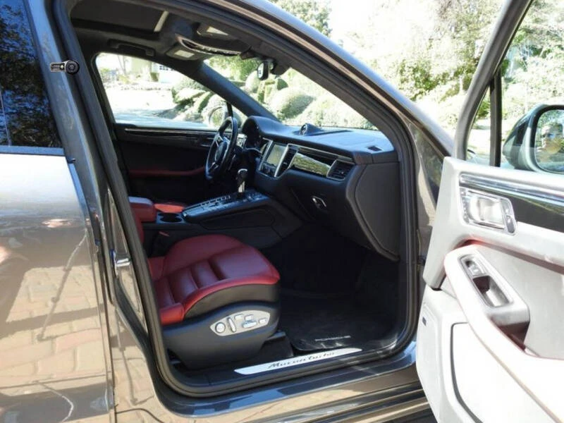 2016 Porsche Macan Turbo - Image 6 of 12