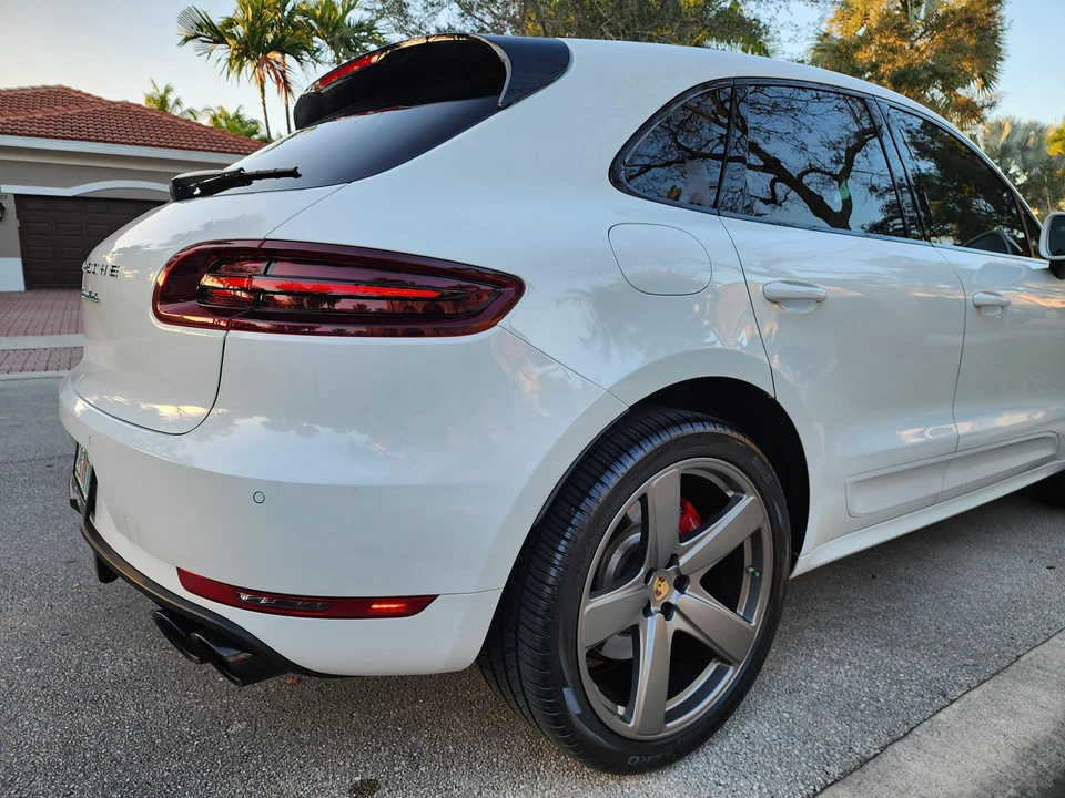 2016 Porsche Macan Turbo - Image 16 of 31