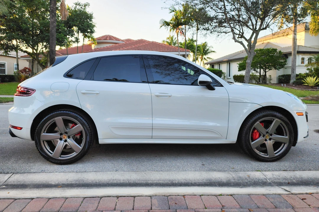 2016 Porsche Macan Turbo - Image 3 of 31