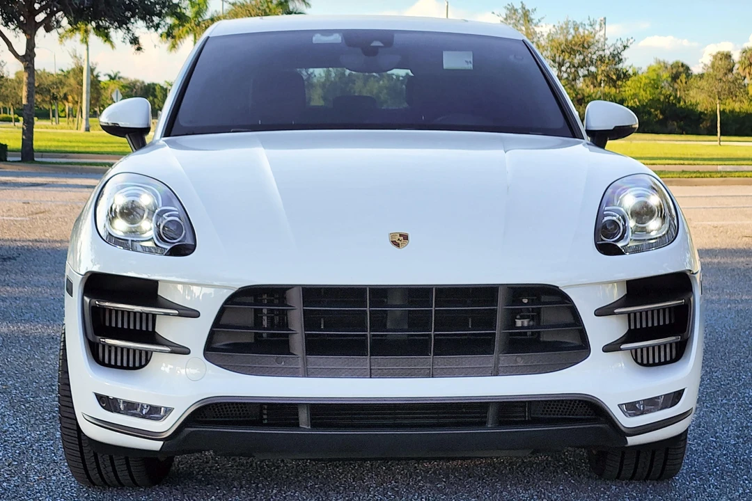 2016 Porsche Macan Turbo - Image 2 of 31