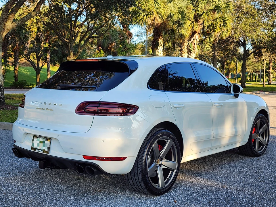2016 Porsche Macan Turbo - Image 8 of 31