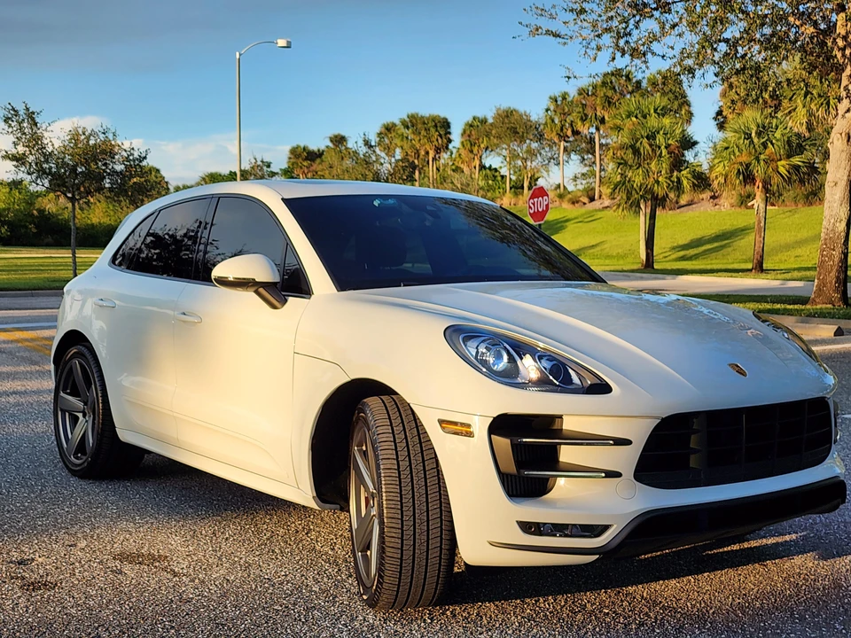 2016 Porsche Macan Turbo - Image 10 of 31
