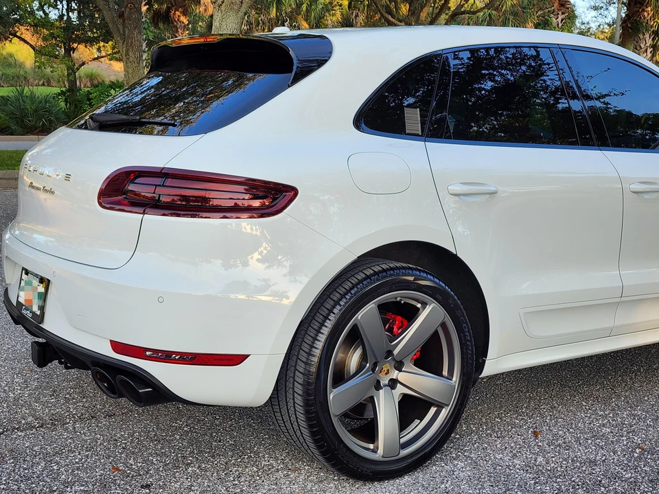 2016 Porsche Macan Turbo - Image 15 of 31