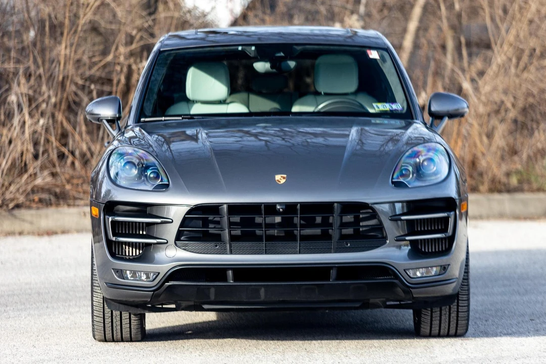 2016 Porsche Macan Turbo - Image 2 of 31