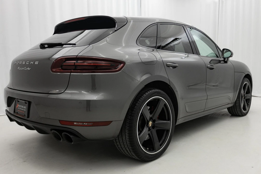 2016 Porsche Macan Turbo - Image 24 of 31