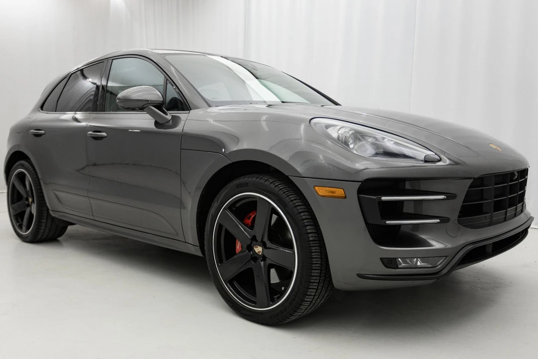 2016 Porsche Macan Turbo - Image 26 of 31
