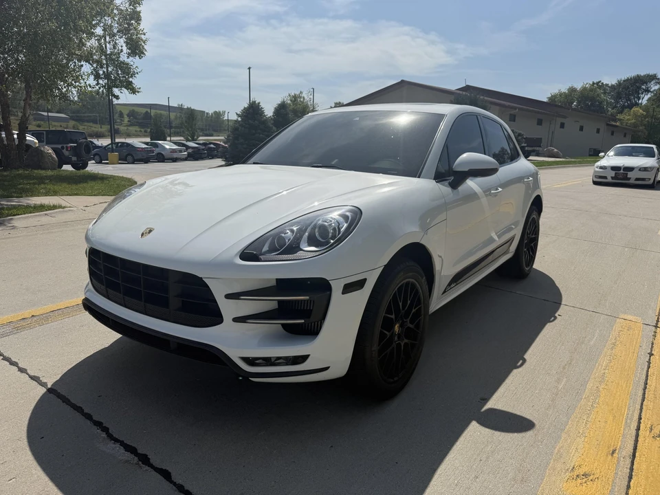 2016 Porsche Macan Turbo - Image 4 of 31