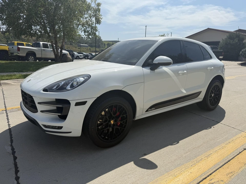 2016 Porsche Macan Turbo - Image 2 of 31