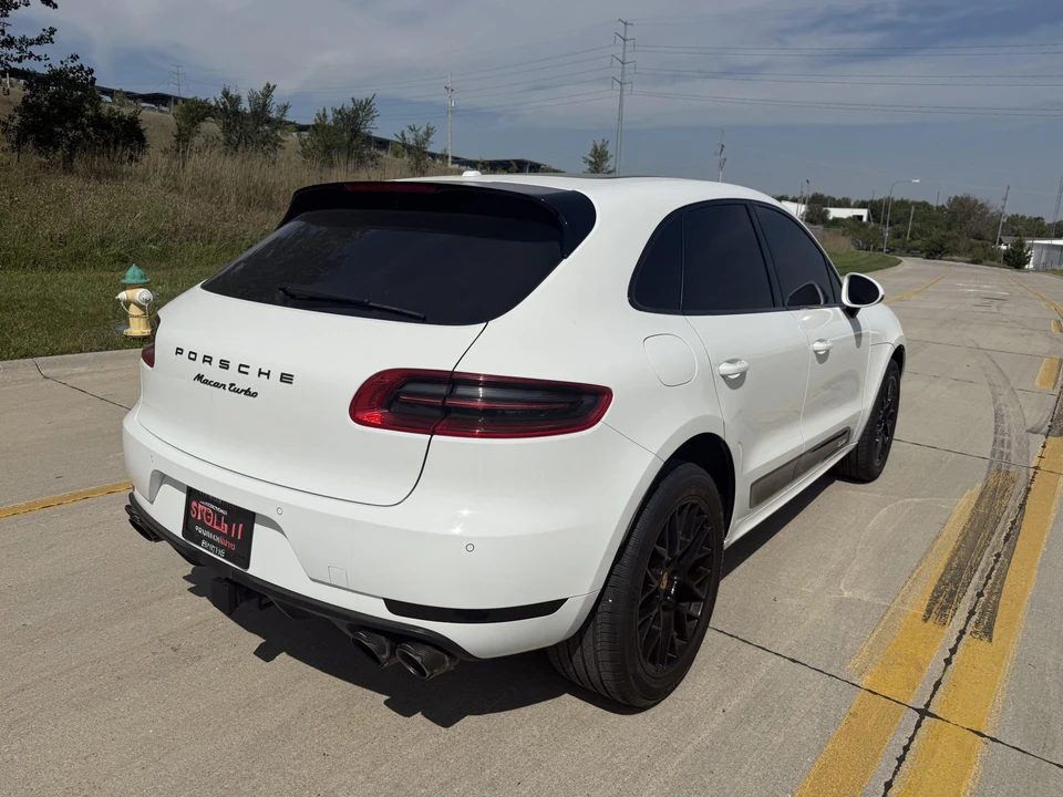 2016 Porsche Macan Turbo - Image 30 of 31