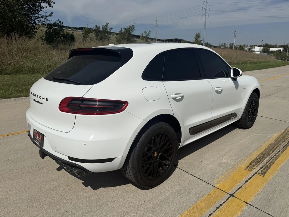 2016 Porsche Macan Turbo - Image 28 of 31