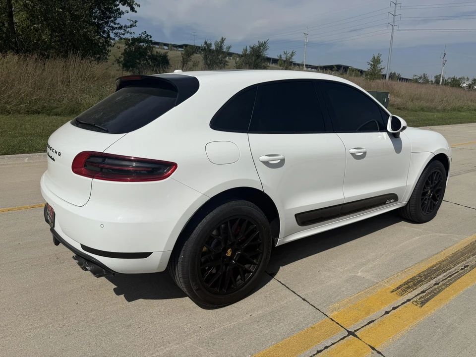 2016 Porsche Macan Turbo - Image 27 of 31